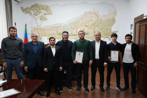 Глава Дербента вручил благодарности дзюдоистам и их наставникам